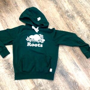 Roots hoodie size xs. Perfect for fall and winter